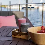Hausboot Kanja Huus & بوتيل *