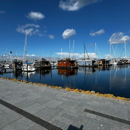 Hausboot Kanja Huus & Bådhotel *