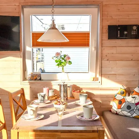 Hausboot Kanja Huus & *