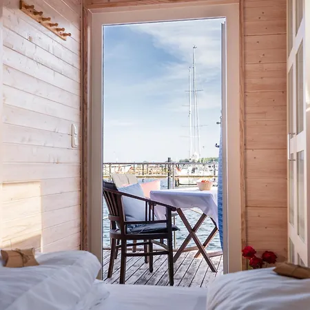 Botel Hausboot Kanja Huus &