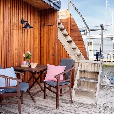 Hausboot Kanja Huus & * Heiligenhafen