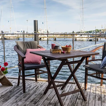 Hausboot Kanja Huus &