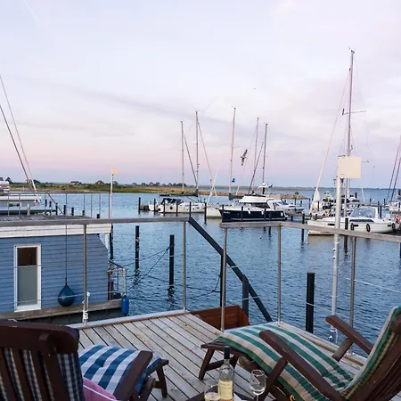 Hausboot Kanja Huus & *